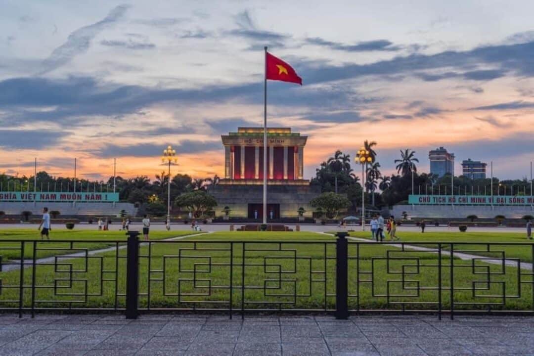 Ho Chi Minh's Mausoleum הו צ'י מין סיטי